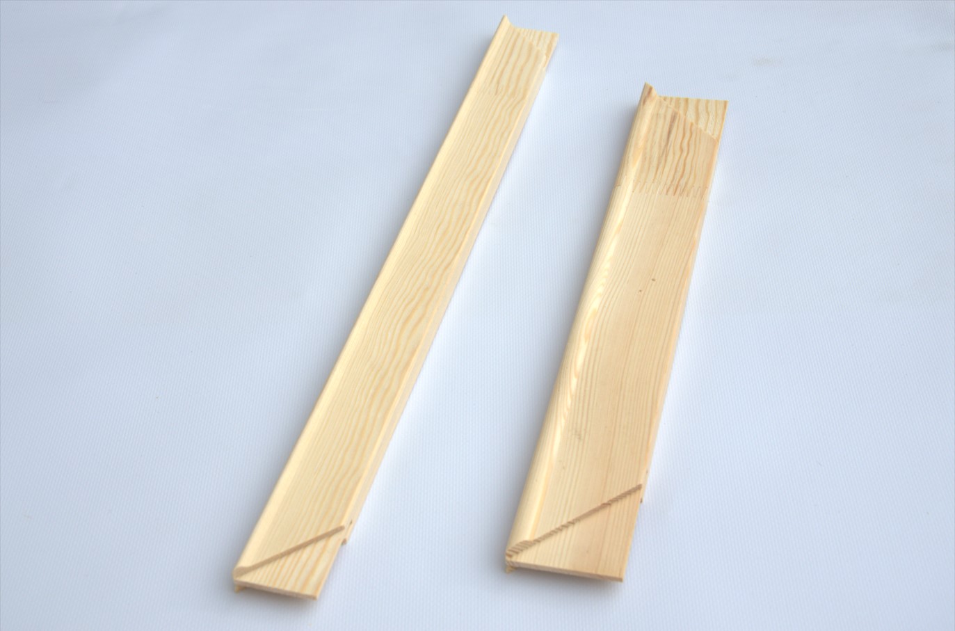 Stretcher bars (17x45mm) tenoned slats